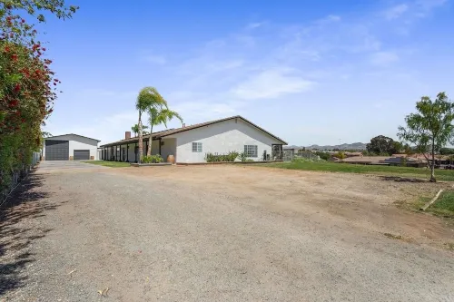 Dove Creek Retreat - Resort Style Home, Saltwater Pool/Jacuzzi, Highspeed Wi-Fi