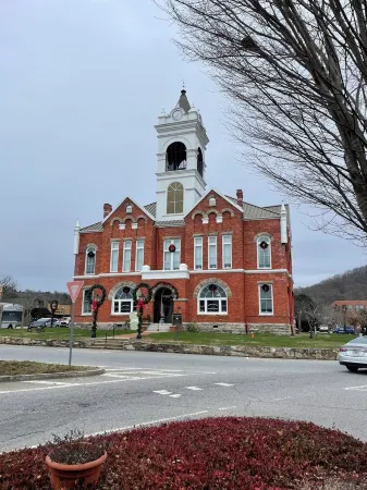 River Retreat on the Nottely river in Blairsville, GA. Fishing&Hiking Lic#033210