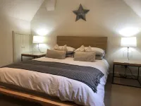 AWARD WINNING Shining Star on the Historic Cartway with River Views