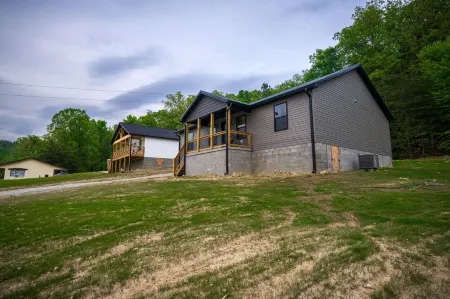 Red River Gorge, High Speed Wi-Fi, KY Dragway, Hollerwood Stay