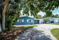 Lovely Private Heated Pool Home Отели рядом с достопримечательностью «Пинеллас Байк Трейл»