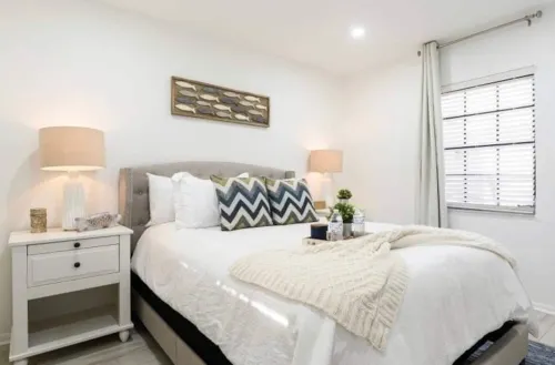 Waterfront condo with pool, 1 block to the beach!