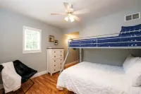 Mountain Veiws, Hot Tub,Treehouse,Gameroom, Child Playroom, Pet Friendly