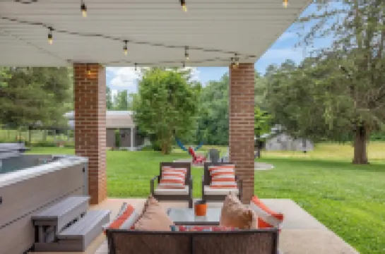 Hot Tub - Fire Pit - Private Retreat - Near 20+ Wineries - Hiking/Biking Trails