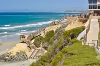 Steps to Sand, Luxury Family Townhome with Central A/C BBQ Crib Resort Amenities
