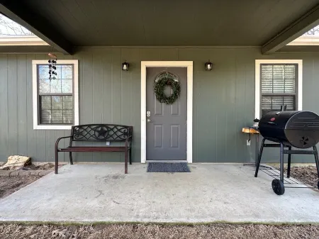 Cozy country retreat!- Close to River Run and Lake Jacksonville Отели в г. Cherokee County