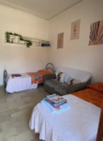 Little Paradise. Apartment near train station and beach