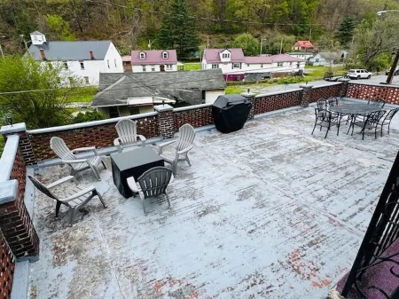 Spacious Home Ample Parking1/2 Mile from the Hatfield and McCoy Trails!