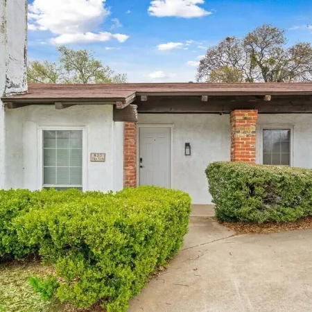 4 Bedroom 3 Full Bath 1 Story w/ Big Yard