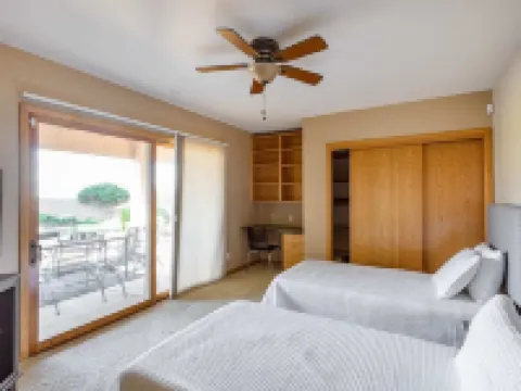 #1 BEST VIEWS! Huge, Luxury Contemporary Home + HEATED POOL Hotels in Rio Rancho