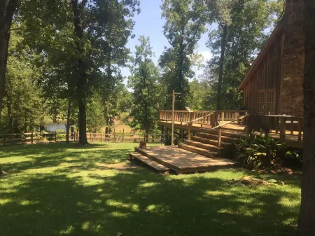 Lake Cabin on North Shore of Lake O' the Pines