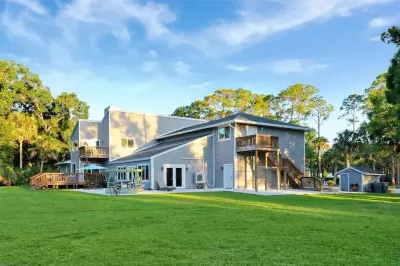 Fox Ranch Estate on 2. 5 Acres in Jupiter, Game Room, Perfect for large groups