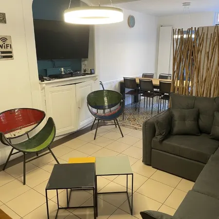 Large fisherman's house, 4 bedrooms and 1 interior courtyard, close to the sea!
