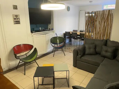 Large fisherman's house, 4 bedrooms and 1 interior courtyard, close to the sea! Отели в г. Фекан