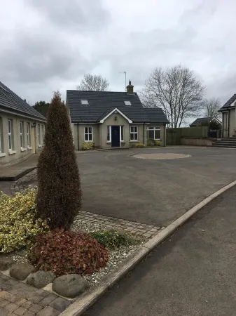 St Columbs Cottages No.3 Cottage Отели рядом с достопримечательностью «Замок Данлюс»