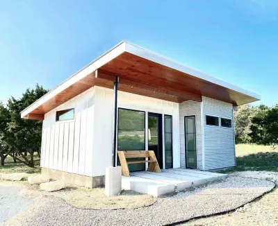 Cozy/Cute Tiny House close to wineries, wedding venues & outdoor fun Hôtels à proximité de : Ian's Chapel at Camp Lucy