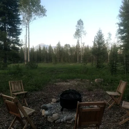 Glamping tent 1, remote with Glacier Park Mountain views. 5mins from Polebridge