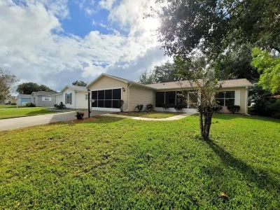 2 Bedroom, 2 Bath with King Size Bed and Golf Cart