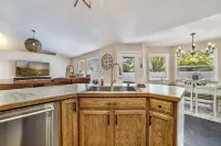 NEW! Park Meadow. Near St. Luke’s, Clean 4 bedroom, 2 bathroom.
