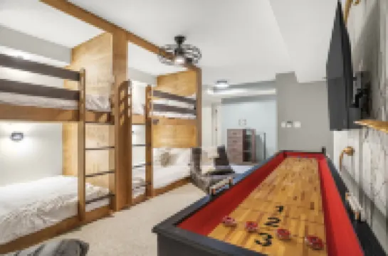 Luxe Design, Hot Tub, Sauna, Sleeps 14, Pets OK