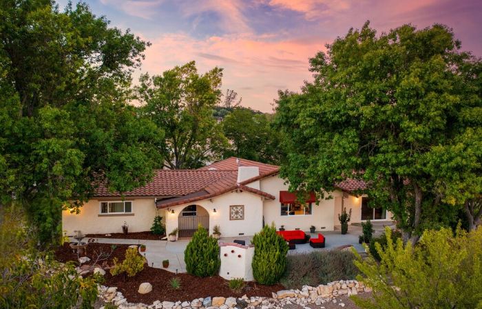 Lone Madrone Winery Guest House