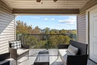 Pool ~ Golf ~ Great Location ~ Near the Landing ~ Cozy Stay ~ View