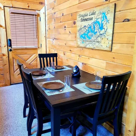 AmazingLakeView!!GasFireplace+HotTub+PoolTable+Retro Gaming System