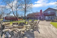 Waterfront home with dock, pool and hot tub! NOTRE DAME FOOTBALL Hotel dekat Roxie's Manhattan