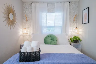 1/1 Downtown Lakeland Pet Friendly Home Hotels near Florida Polytechnic University