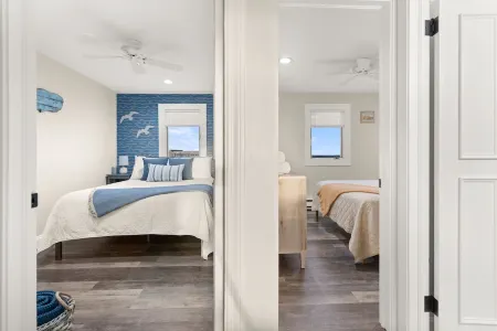 • Oceanside condo ON Hampton Beach •