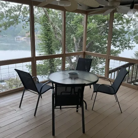 No DeadLines Lakehouse on Smith Lake