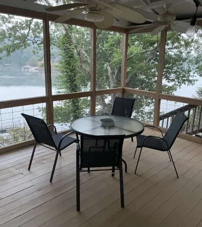 No DeadLines Lakehouse on Smith Lake