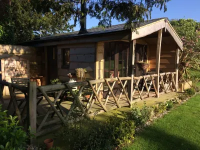 Romantic glamping cabin near beautiful Rye