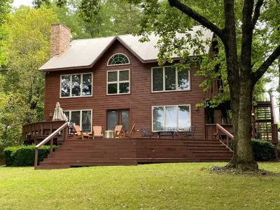 Beaver Lake Paradise with Bunkhouse