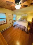 The Ultimate Getaway at a Charming Two-Bedroom Lakeside Cottage on Winnipesaukee