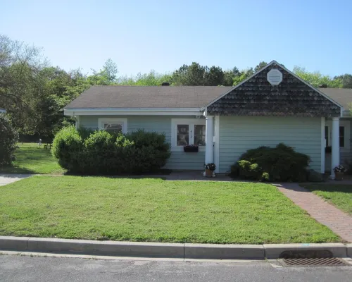In-town Lewes location is near shops, museums, parks, bay and ocean beaches. Hotels in Lewes