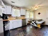 Relax In the Hill, close to I-95, Savannah, Ft Stewart and Hunter