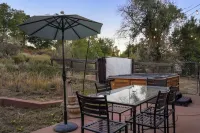 Private Arcade, Mountain Views, Hot tub, Fire Pit Hotels near Men's Wearhouse