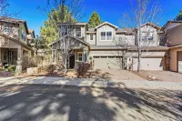 2 BR 2.5 BTH + loft -  Central, A/C & Spacious!