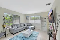 Beautiful spacious 2bd, w/d, bbq, yard, pets allowed, free parking