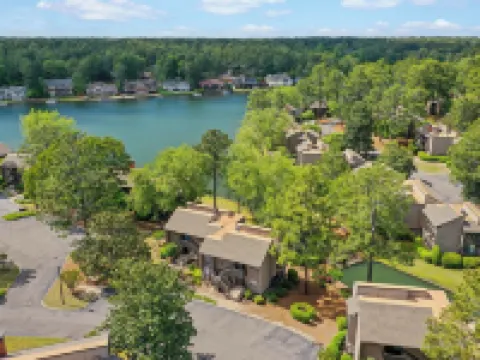 Lakefront Pinehurst Condo 2BD/2BA - 237 - With Community Pool Access 派恩赫斯特酒店