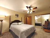 Serene Sunset View Lakehouse Near Cascade Mountain Hotels in Packwaukee