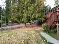 Country feel, w/ all amenities, close to winery, restaurants, shops, & freeway! Hotels near We Rock the Spectrum