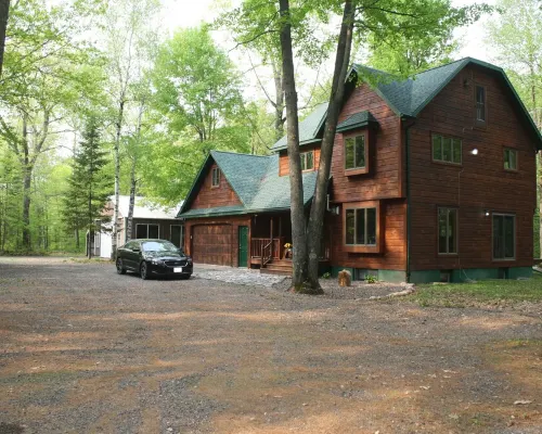 Northwoods Get Away!  Enjoy the privacy of this property & large game room! Hotels in Edgewater