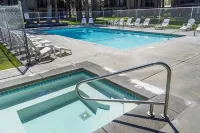Private, Quiet 2 Bedroom Condo w/ Pool & Hot Tub