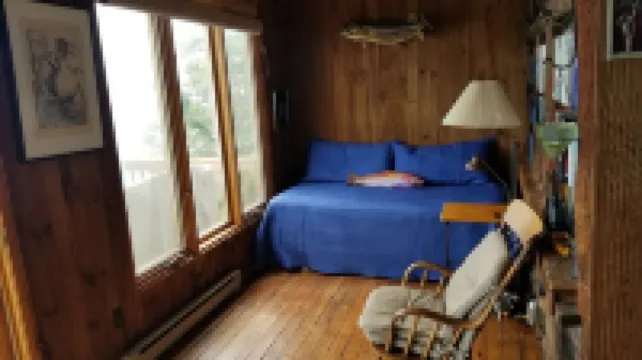 Stunning Views from Waterfront Log Cabin With Fireplace On The Chesapeake Bay