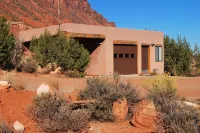 Cozy Adobe with Hot Tub and Fabulous Views in Outdoor Paradise.