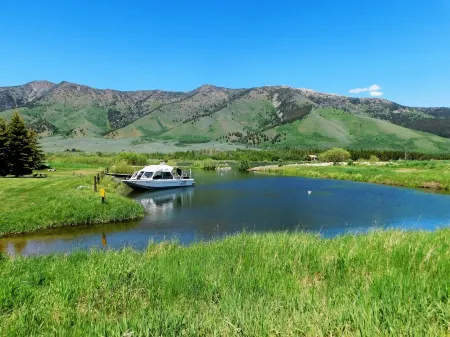 Grayling Cabin on the famous Henry's Lake