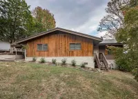 Amazing Lake and Smoky Mountain Views from this Charming Lake House. - Bjergudsigt