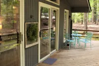 The Hideaway- Cozy Home in the Woods